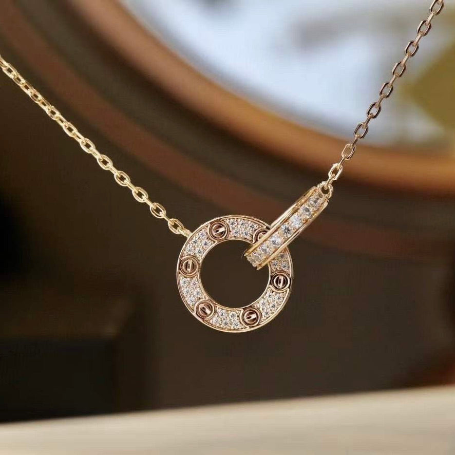 {"Elowen jewelsry": "Elowen ジュエリー", "LOVE 7.6MM NECKLACE ROSE GOLD AND SILVER FULL DIAMOND": "LOVE 7.6MM ネックレス ローズゴールド＆シルバー フルダイヤモンド"}