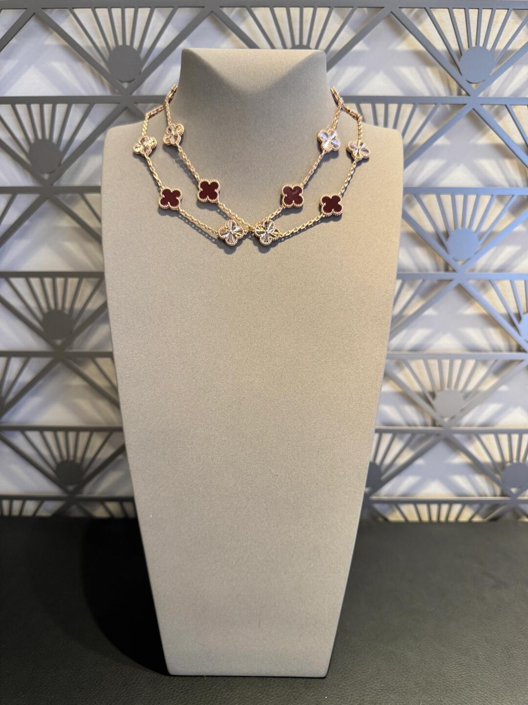 [Elowen jewelsry ]CLOVER 20 MOTIFS LASER CARNELIAN NECKLACE