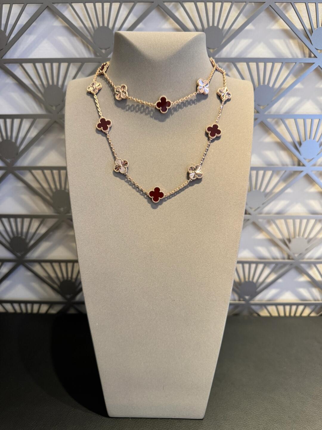 [Elowen jewelsry ]CLOVER 20 MOTIFS LASER CARNELIAN NECKLACE