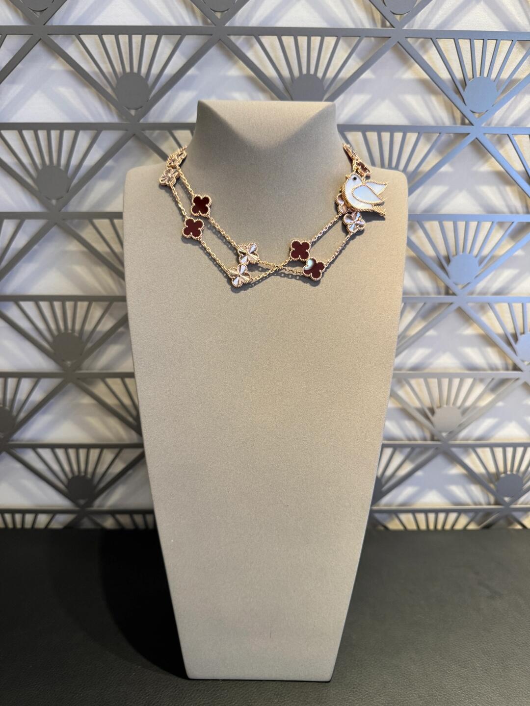 [Elowen jewelsry ]CLOVER 20 MOTIFS LASER CARNELIAN NECKLACE