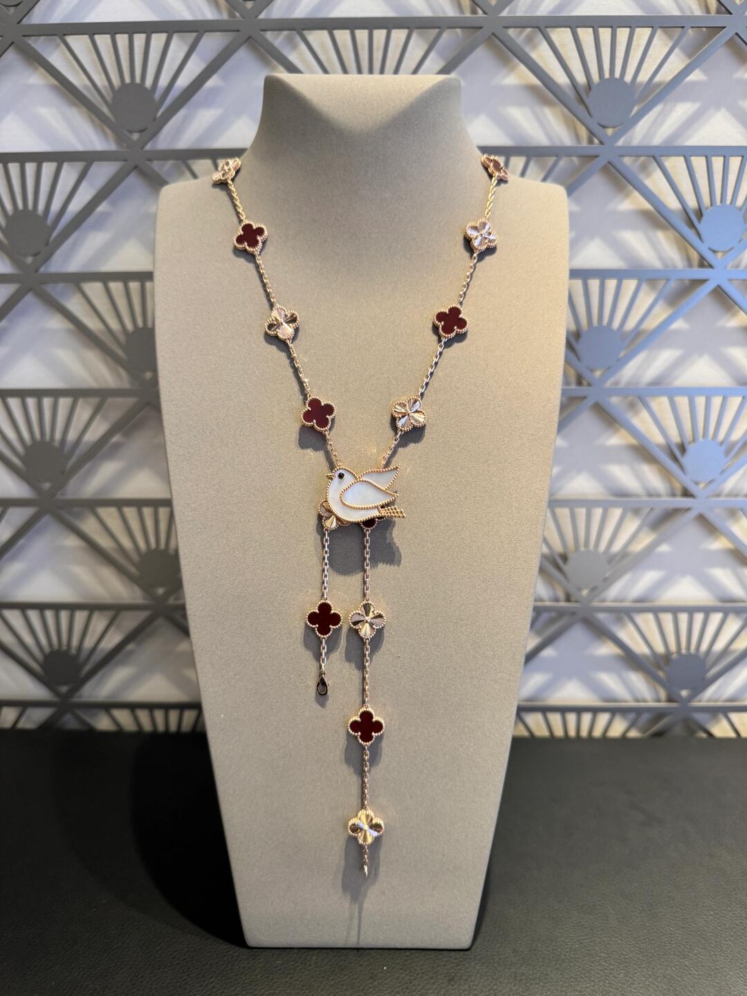 [Elowen jewelsry ]CLOVER 20 MOTIFS LASER CARNELIAN NECKLACE