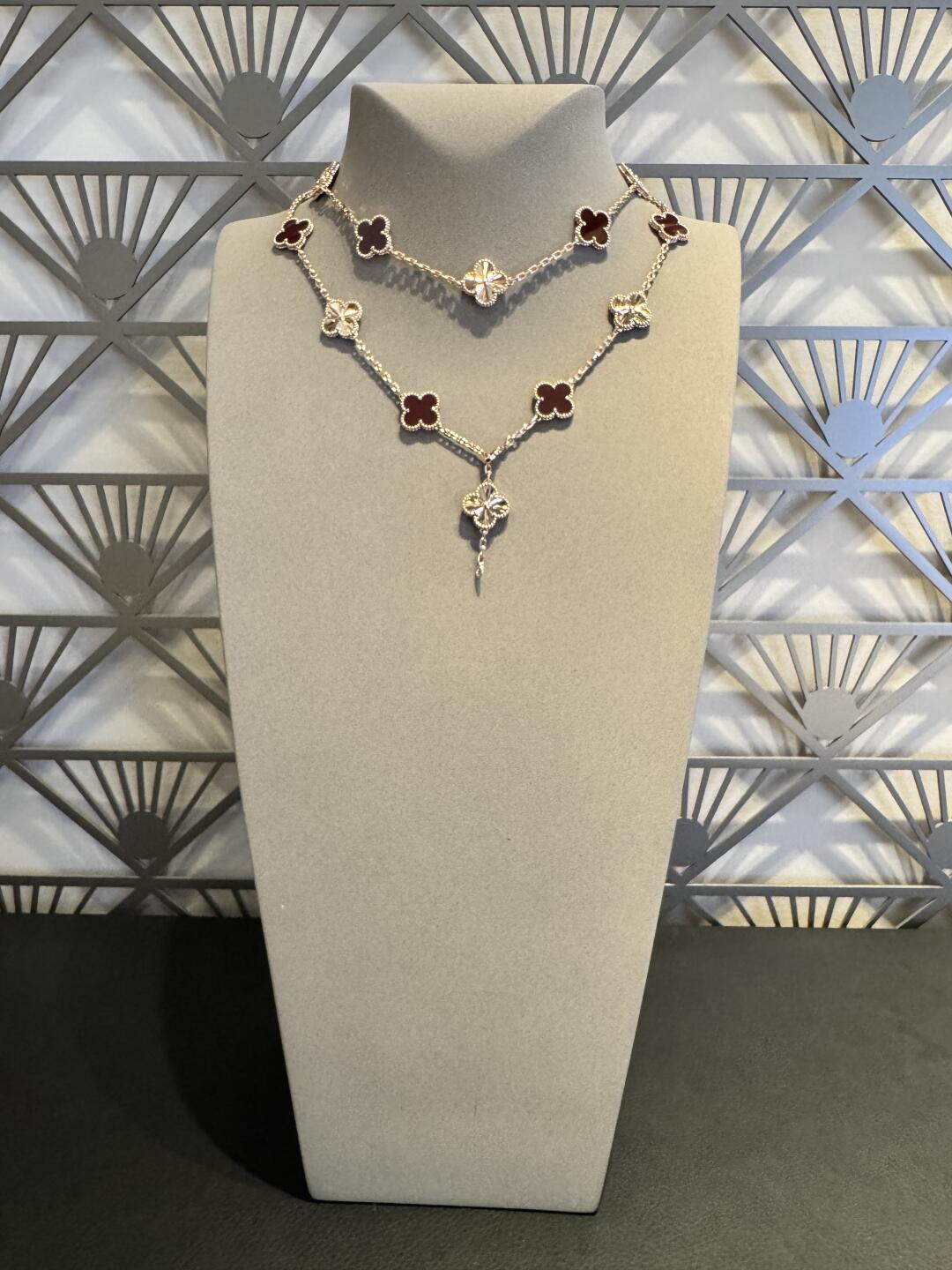 [Elowen jewelsry ]CLOVER 20 MOTIFS LASER CARNELIAN NECKLACE