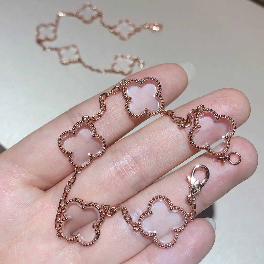 {
  "Elowen jewelsry": "Elowen ジュエリー",
  "CLOVER 5 MOTIF ROCK CRYSTAL BRACELET": "クローバー 5モチーフ ロッククリスタル ブレスレット"
}