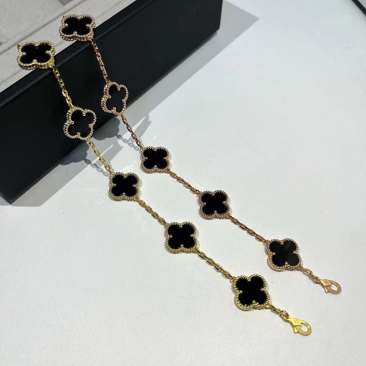 [Elowen Schmuck] CLOVER 5-MOTIV ONYX ARMBAND KOLLEKTION