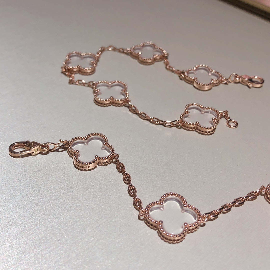 {
  "Elowen jewelsry": "Elowen ジュエリー",
  "CLOVER 5 MOTIF ROCK CRYSTAL BRACELET": "クローバー 5モチーフ ロッククリスタル ブレスレット"
}