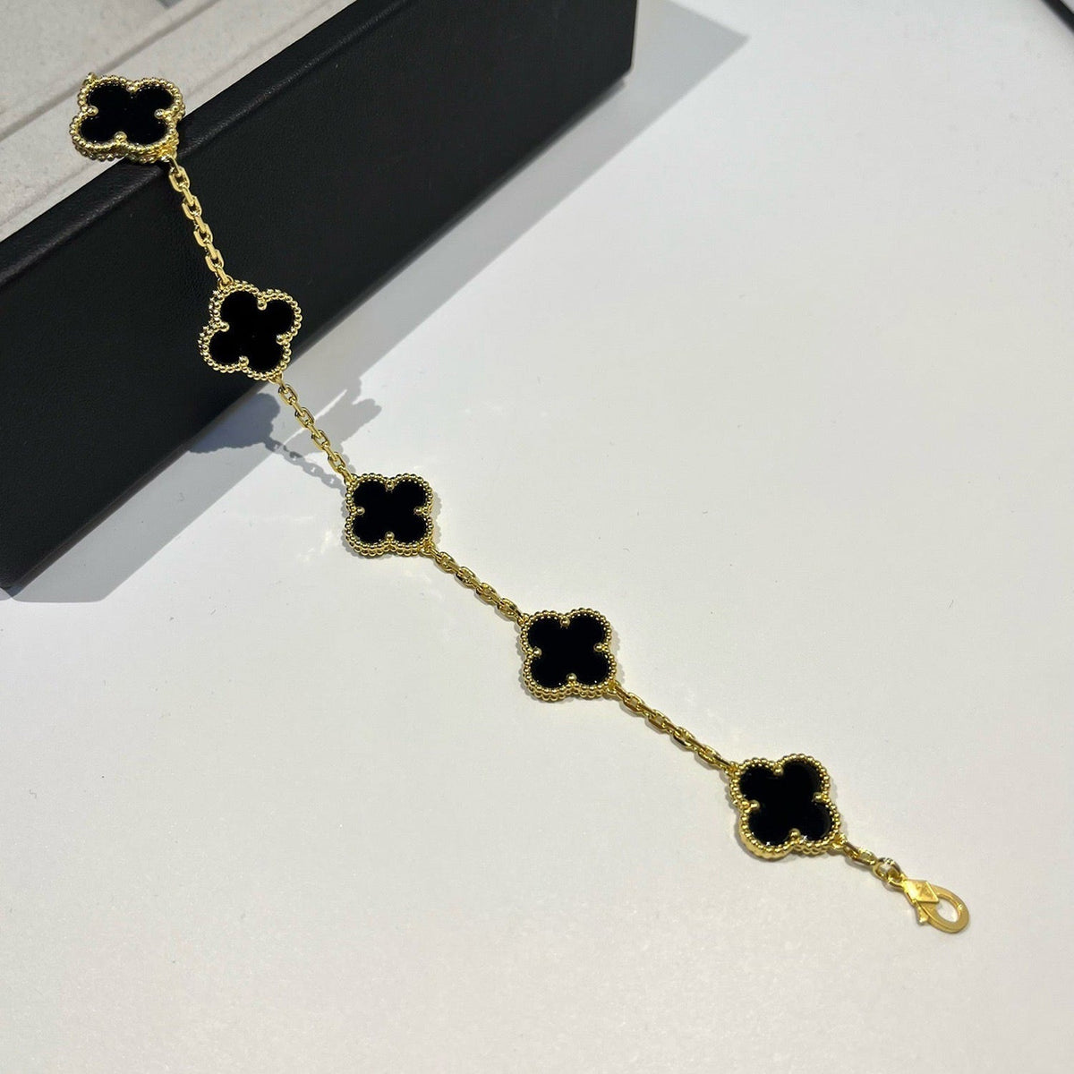 [Elowen Schmuck] CLOVER 5-MOTIV ONYX ARMBAND KOLLEKTION