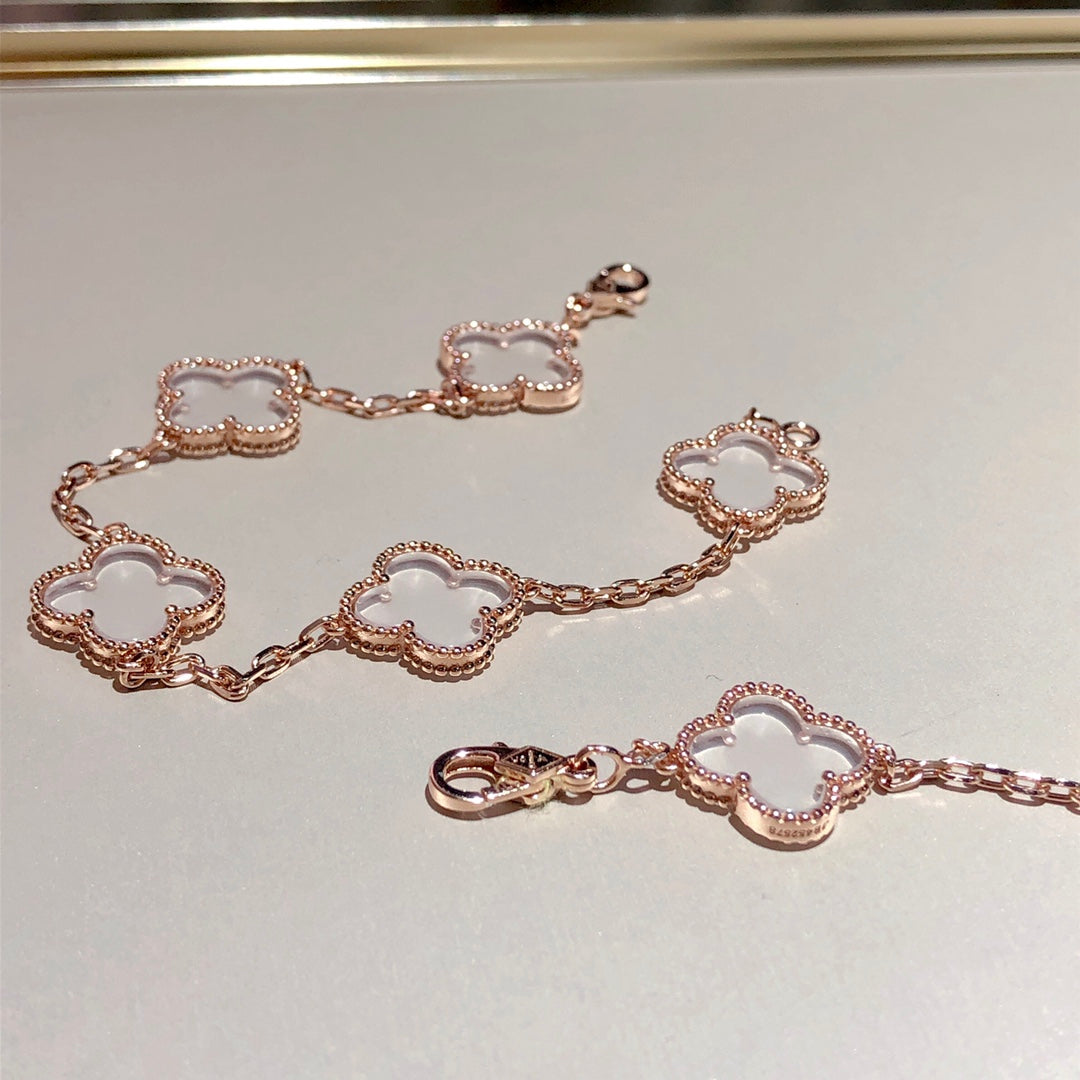 {
  "Elowen jewelsry": "Elowen ジュエリー",
  "CLOVER 5 MOTIF ROCK CRYSTAL BRACELET": "クローバー 5モチーフ ロッククリスタル ブレスレット"
}
