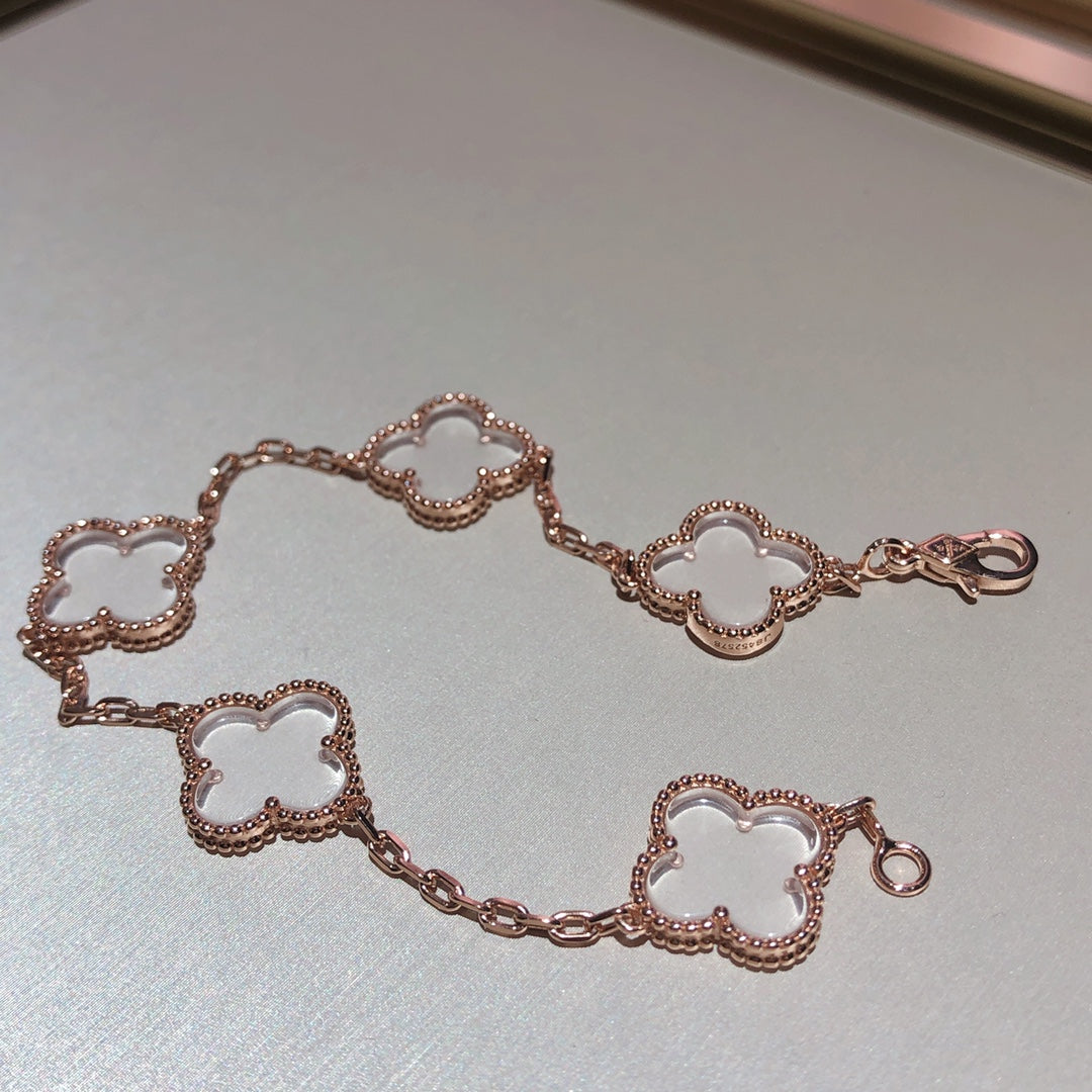 {
  "Elowen jewelsry": "Elowen ジュエリー",
  "CLOVER 5 MOTIF ROCK CRYSTAL BRACELET": "クローバー 5モチーフ ロッククリスタル ブレスレット"
}
