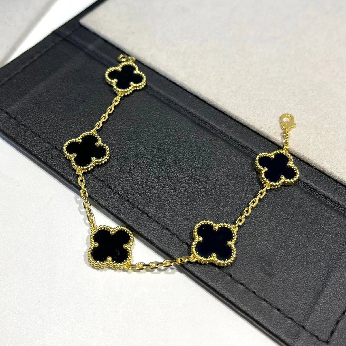 [Elowen Schmuck] CLOVER 5-MOTIV ONYX ARMBAND KOLLEKTION