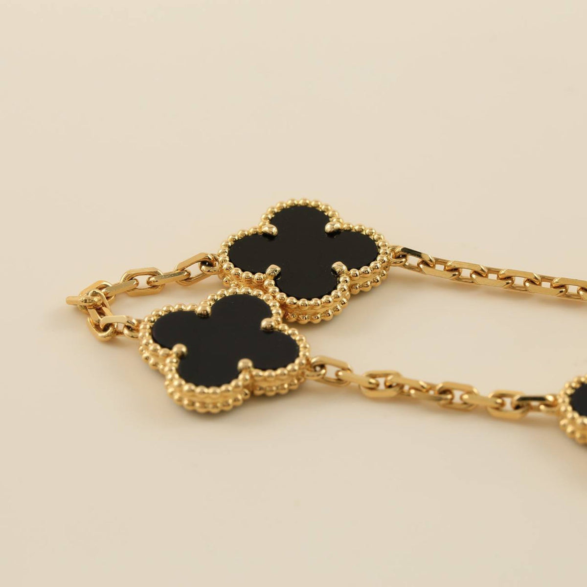 [Elowen Schmuck] CLOVER 5-MOTIV ONYX ARMBAND KOLLEKTION