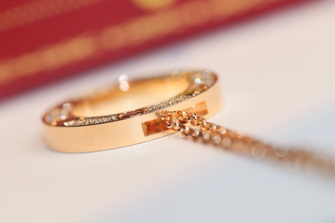 {
  "Elowen jewelsry": "Elowen Schmuck",
  "LOVE NECKLACE ADJUSTABLE ROSE GOLD": "LOVE-HALSKETTE VERSTELLBAR ROSÉGOLD"
}