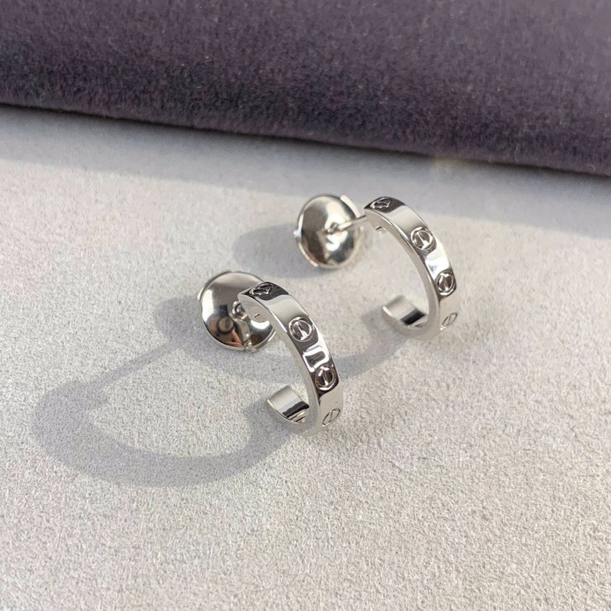 {
  "Elowen jewelsry": "Elowen ジュエリー",
  "LOVE EARRINGS 2.65MM SILVER": "LOVE ピアス 2.65MM シルバー"
}