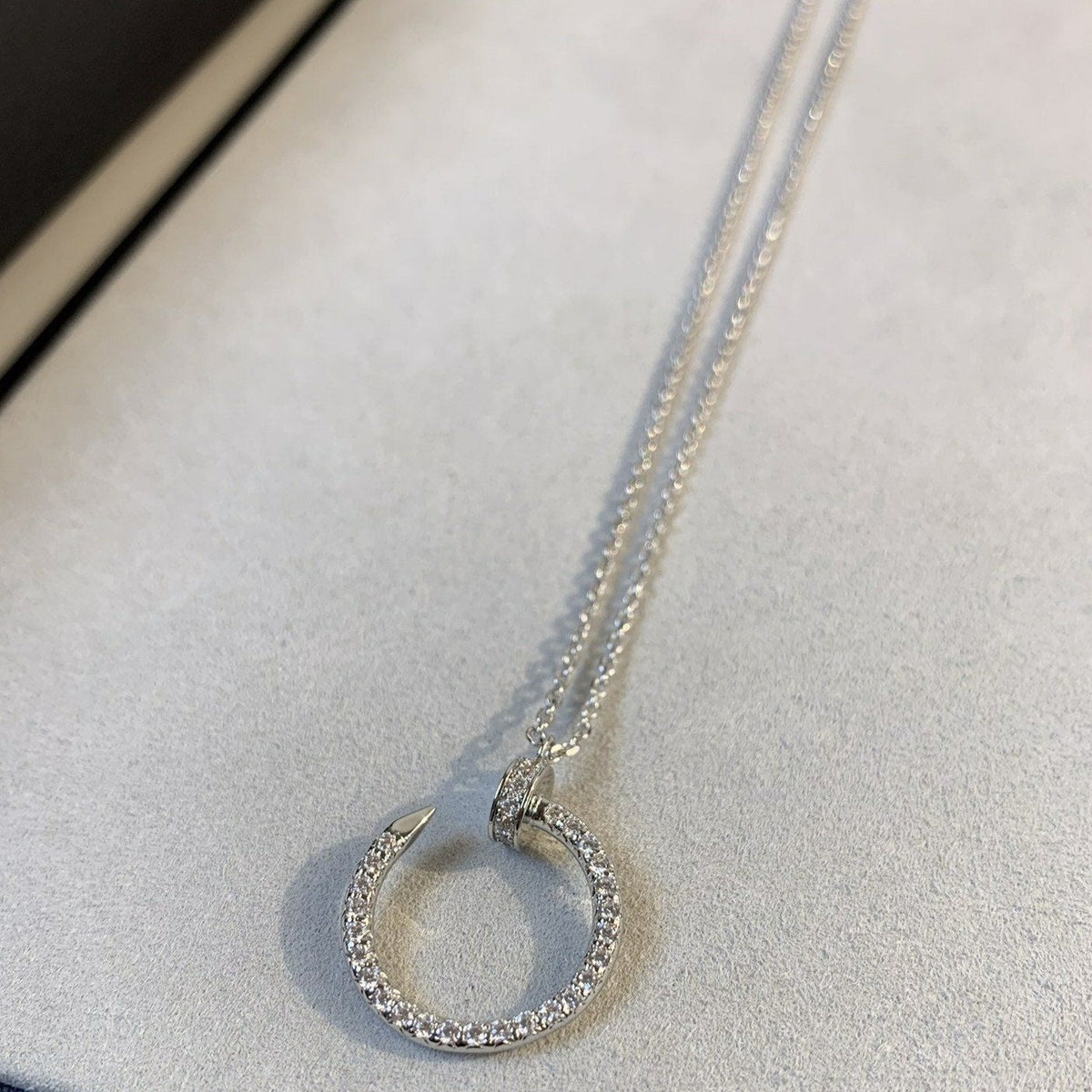 {
  "Elowen jewelsry": "Elowen ジュエリー",
  "JUSTE NECKLACE SILVER DIAMONDS": "JUSTE ネックレス シルバー ダイヤモンド"
}