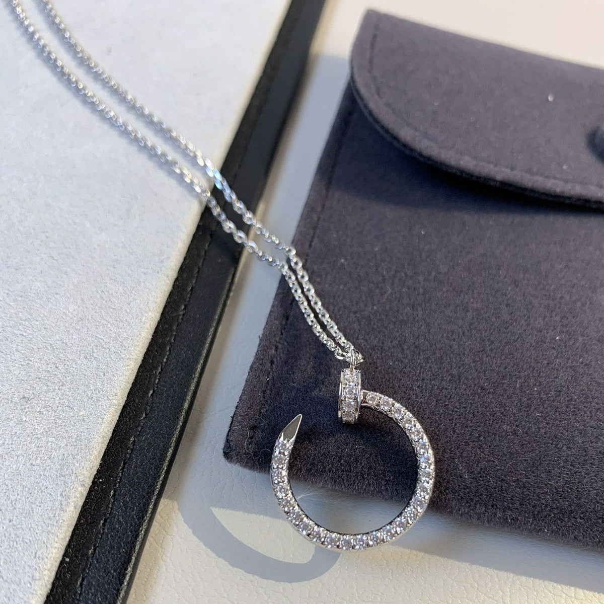 {
  "Elowen jewelsry": "Elowen ジュエリー",
  "JUSTE NECKLACE SILVER DIAMONDS": "JUSTE ネックレス シルバー ダイヤモンド"
}