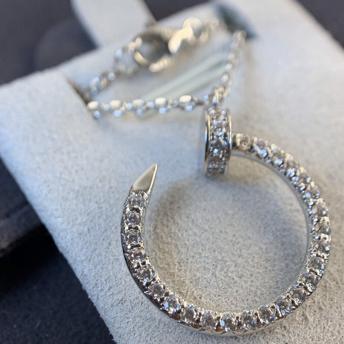 {
  "Elowen jewelsry": "Elowen ジュエリー",
  "JUSTE NECKLACE SILVER DIAMONDS": "JUSTE ネックレス シルバー ダイヤモンド"
}