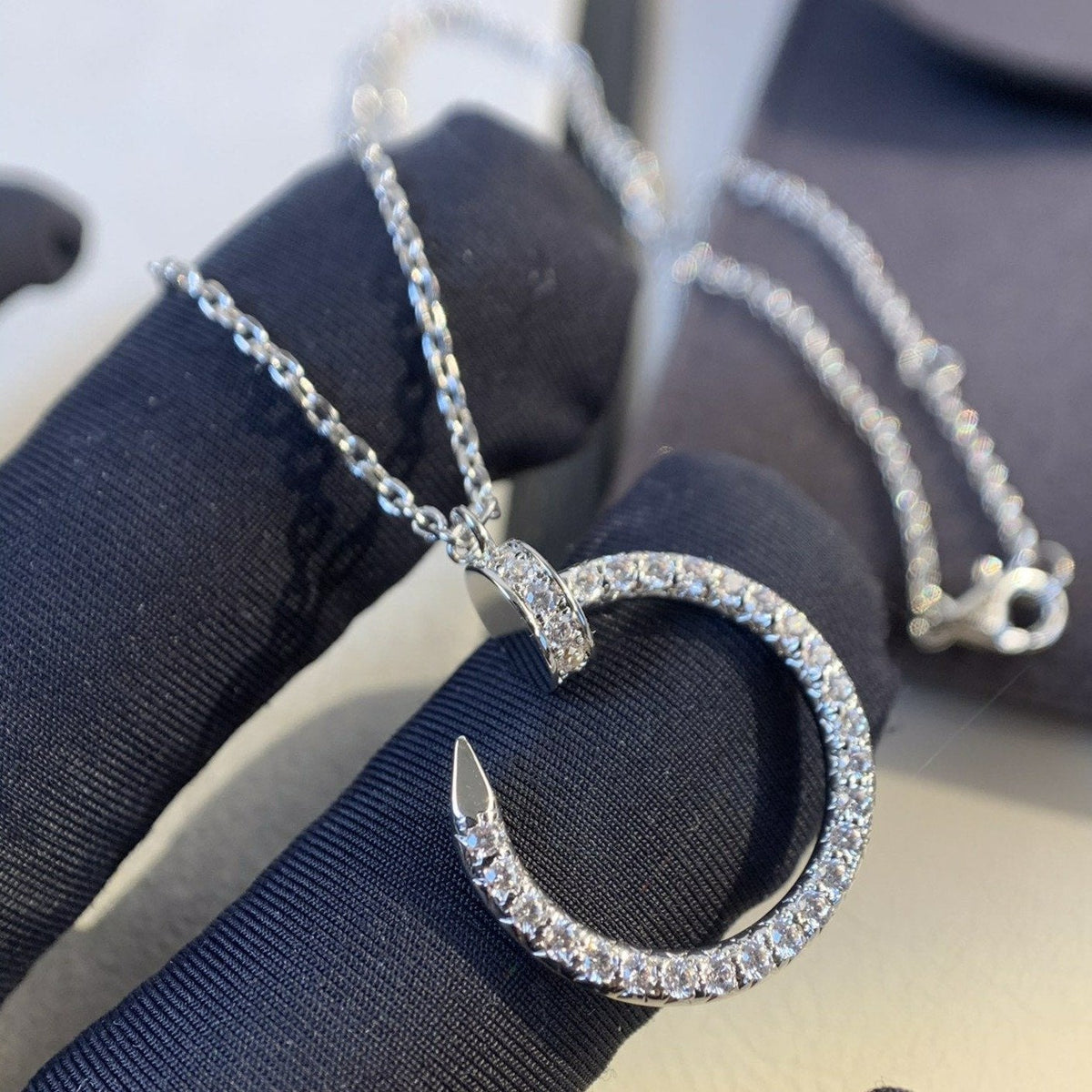 {
  "Elowen jewelsry": "Elowen ジュエリー",
  "JUSTE NECKLACE SILVER DIAMONDS": "JUSTE ネックレス シルバー ダイヤモンド"
}