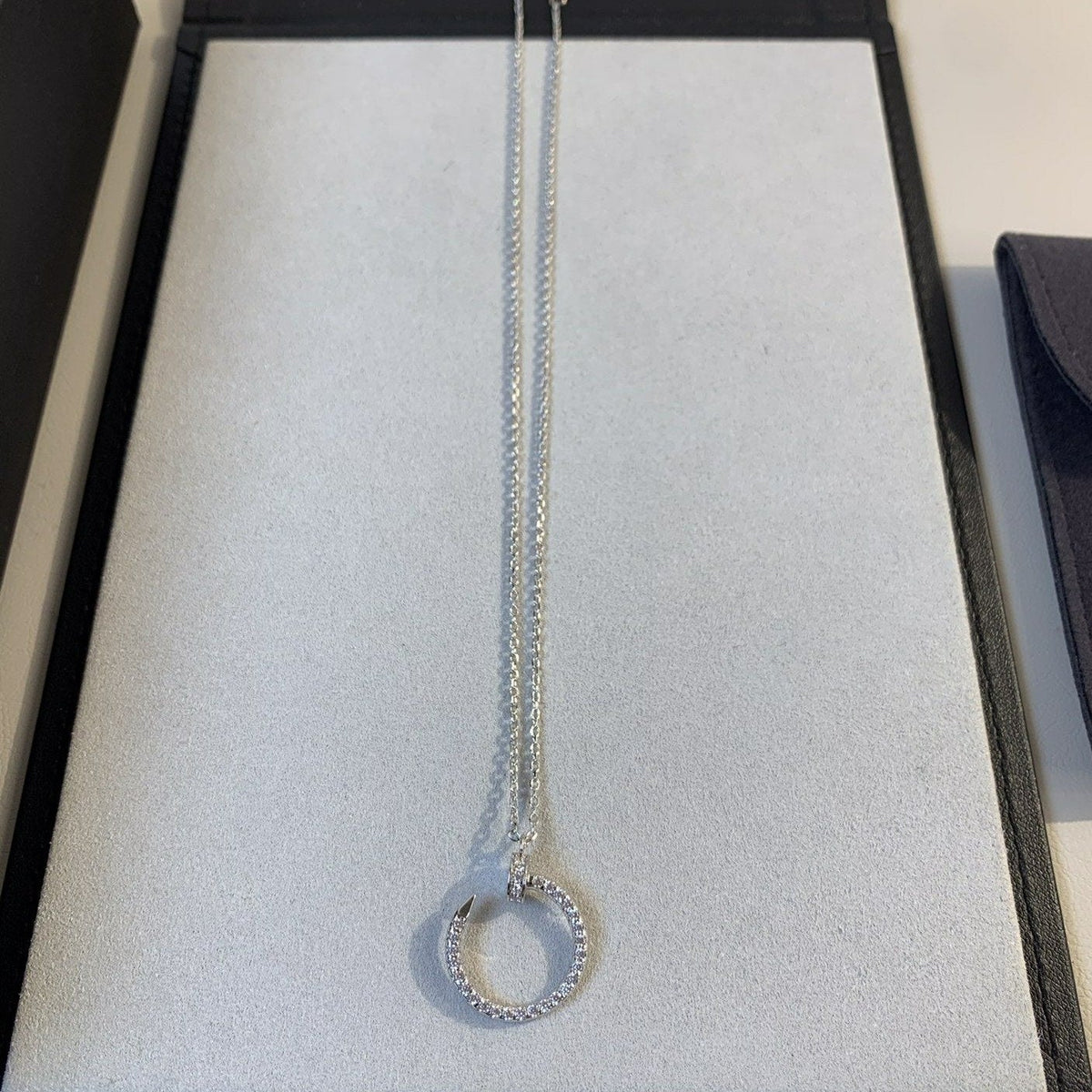 {
  "Elowen jewelsry": "Elowen ジュエリー",
  "JUSTE NECKLACE SILVER DIAMONDS": "JUSTE ネックレス シルバー ダイヤモンド"
}