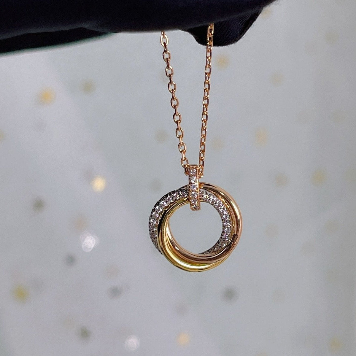 {
  "Elowen jewelsry": "Elowen ジュエリー",
  "TRINITY NECKLACE SILVER GOLD PINK GOLD DIAMONDS": "トリニティネックレス シルバー ゴールド ピンクゴールド ダイヤモンド"
}