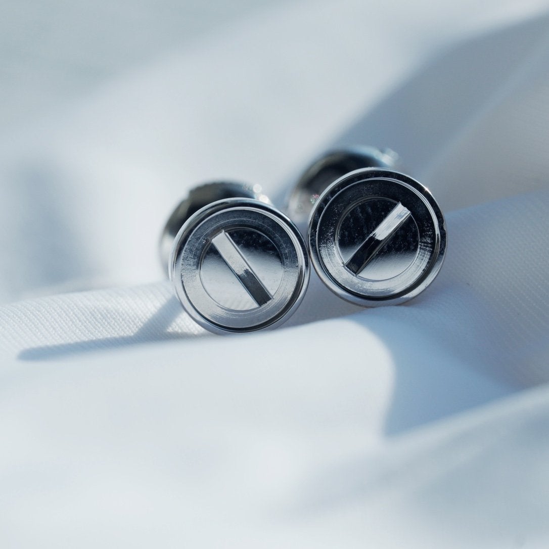 {
  "Elowen jewelsry": "Elowen ジュエリー",
  "LOVE EARRINGS SILVER 10MM": "LOVE ピアス シルバー 10mm"
}