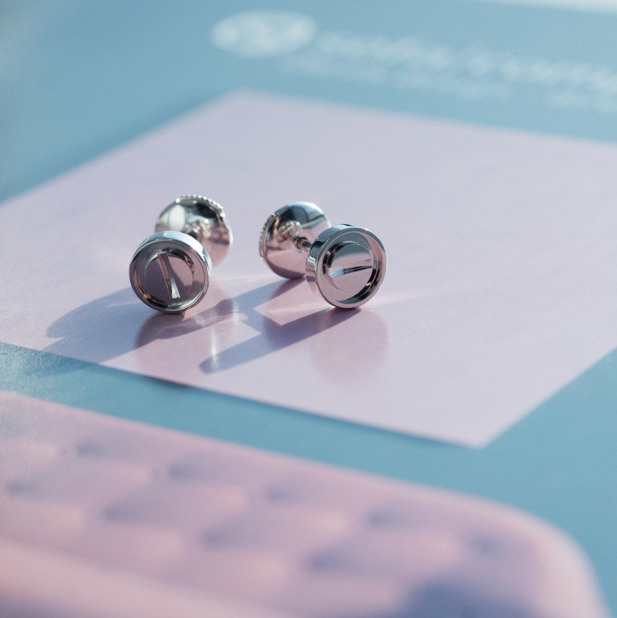{
  "Elowen jewelsry": "Elowen ジュエリー",
  "LOVE EARRINGS SILVER 10MM": "LOVE ピアス シルバー 10mm"
}