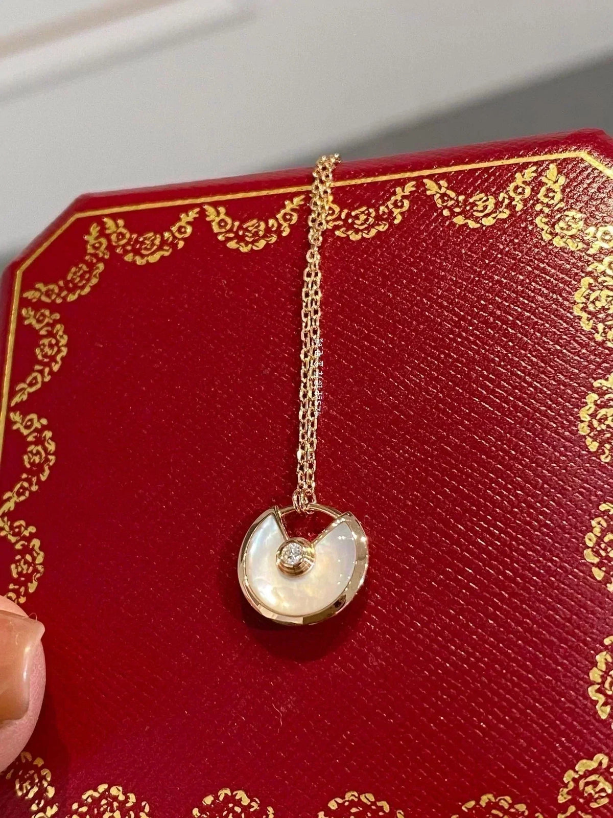 {"Elowen jewelsry": "Elowen ジュエリー", "AMULETTE ROSE GOLD MOP NECKLACE": "アミュレット ローズゴールド マザーオブパール ネックレス"}