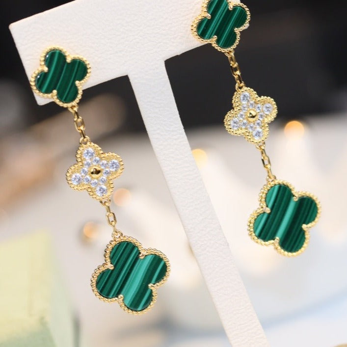 {
  "Elowen jewelsry": "Elowen ジュエリー",
  "CLOVER EARRINGS GOLD MALACHITE DIAMOND 3 MOTIF": "クローバーピアス ゴールド マラカイト ダイヤモンド 3モチーフ"
}