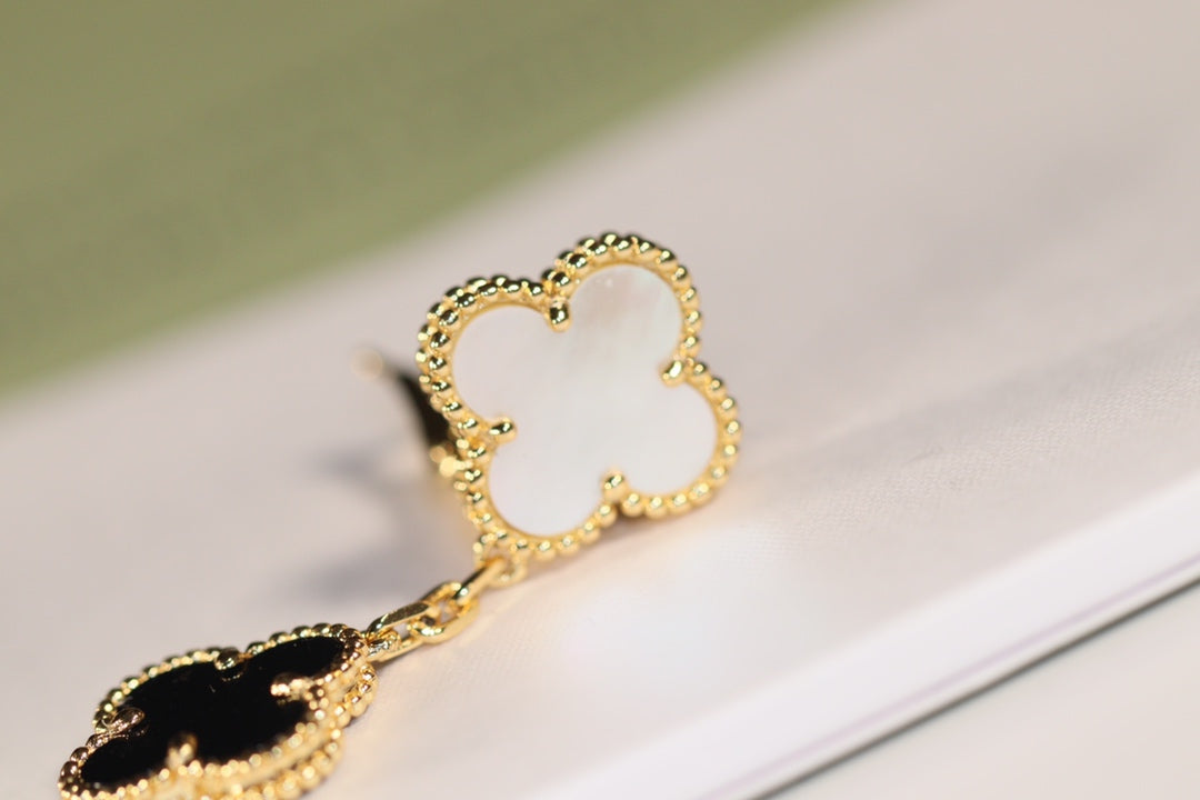 [Elowen jewelry] クローバーピアス ゴールド オニキス マザーオブパール 3モチーフ