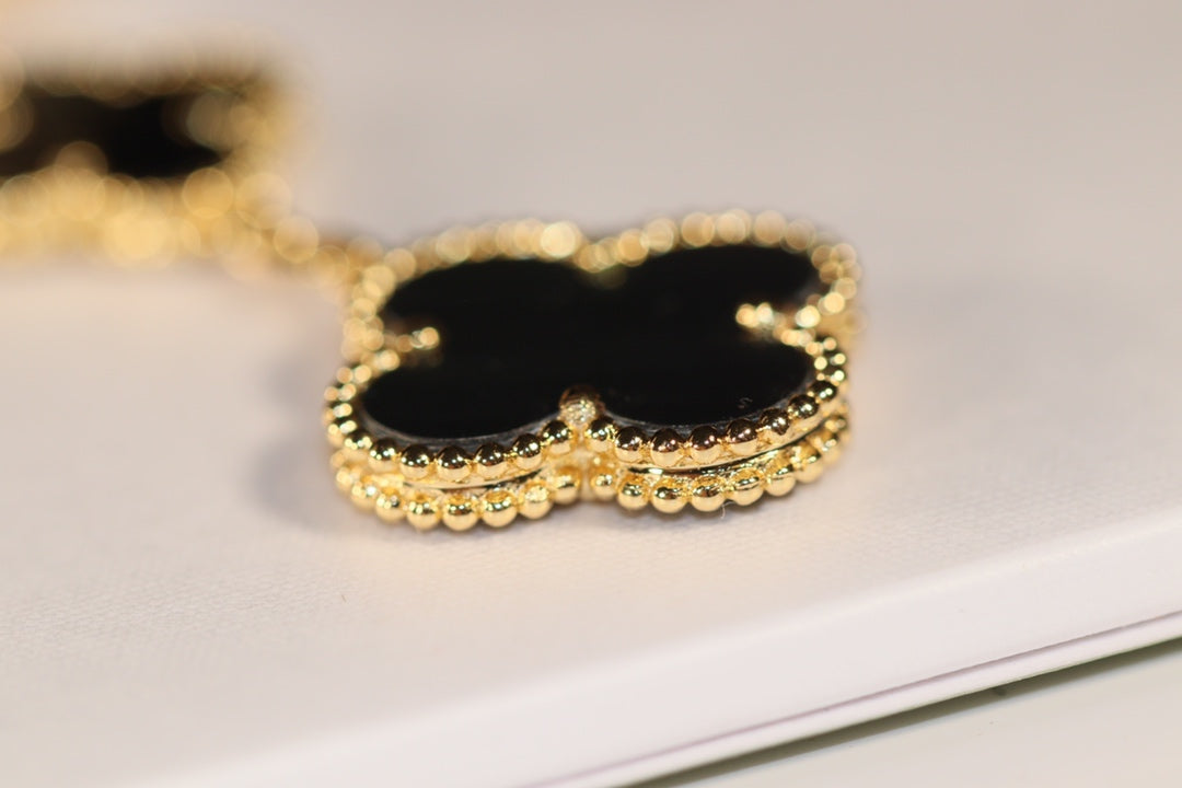 [Elowen jewelry] クローバーピアス ゴールド オニキス マザーオブパール 3モチーフ