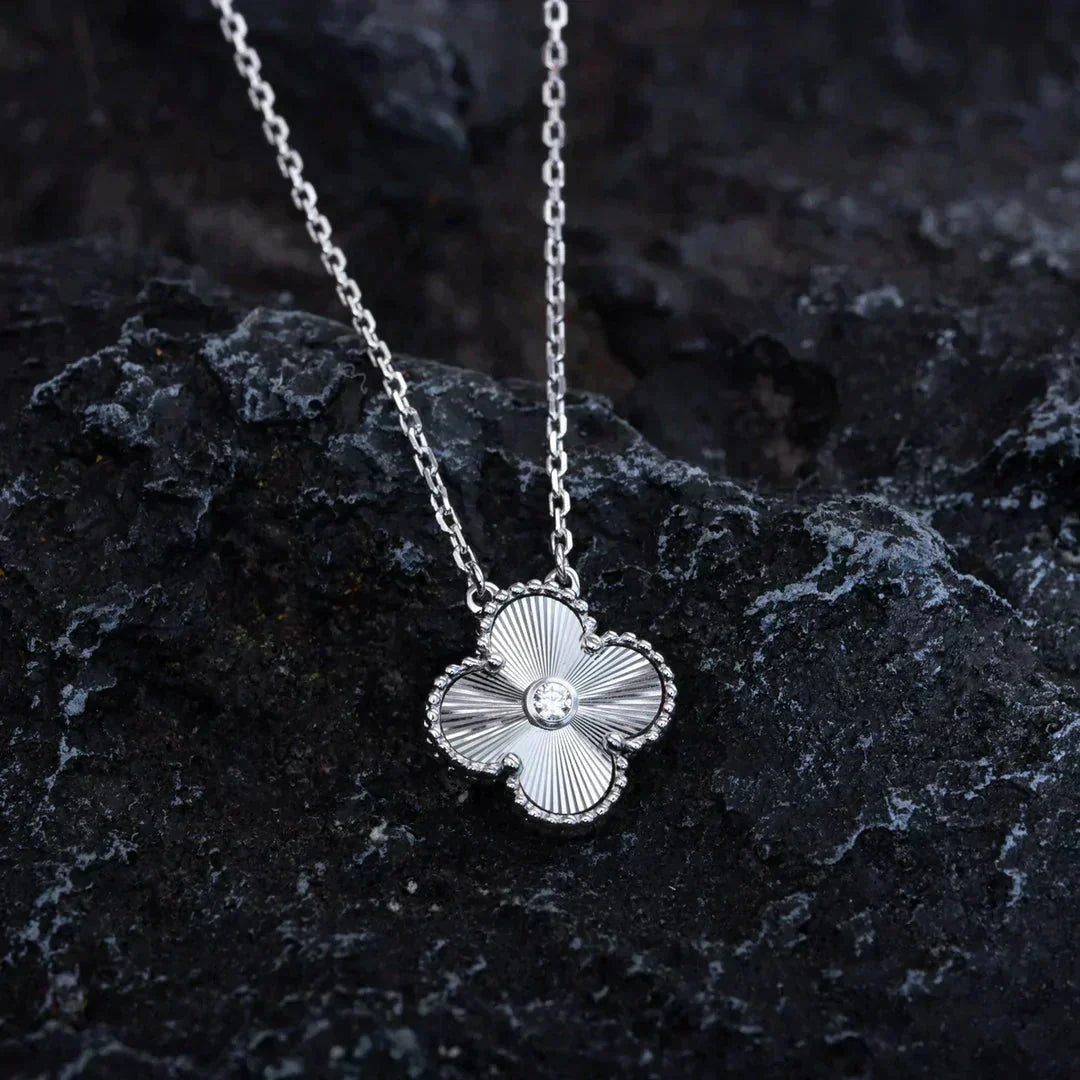 [Elowen Schmuck] CLOVER 15MM DIAMANT LASER HALSKETTE SILBER
