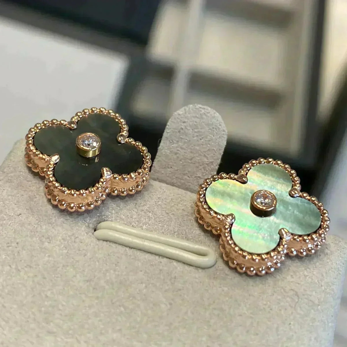 [Elowen jewelsry ]CLOVER MEDIUM 1 MOTIFS GRAY MOP  DIAMOND EARRINGS