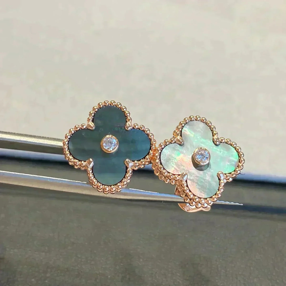 [Elowen jewelsry ]CLOVER MEDIUM 1 MOTIFS GRAY MOP  DIAMOND EARRINGS