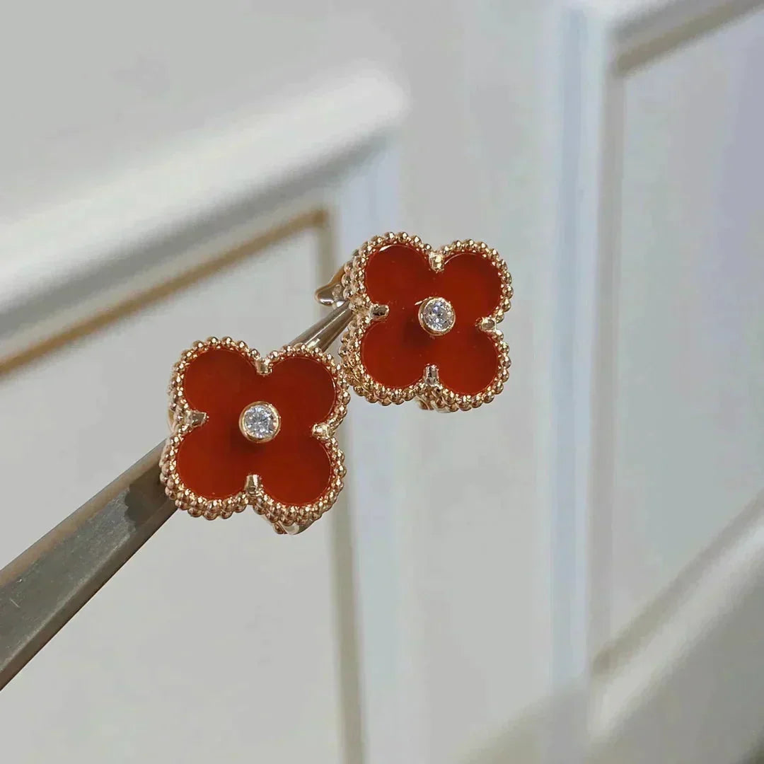 {
"Elowen jewelsry ": "エロウェン ジュエリー",
"CLOVER MEDIUM 1 MOTIFS CARNELIAN DIAMOND earrings": "クローバー ミディアム 1モチーフ カーネリアン ダイヤモンド イヤリング"
}