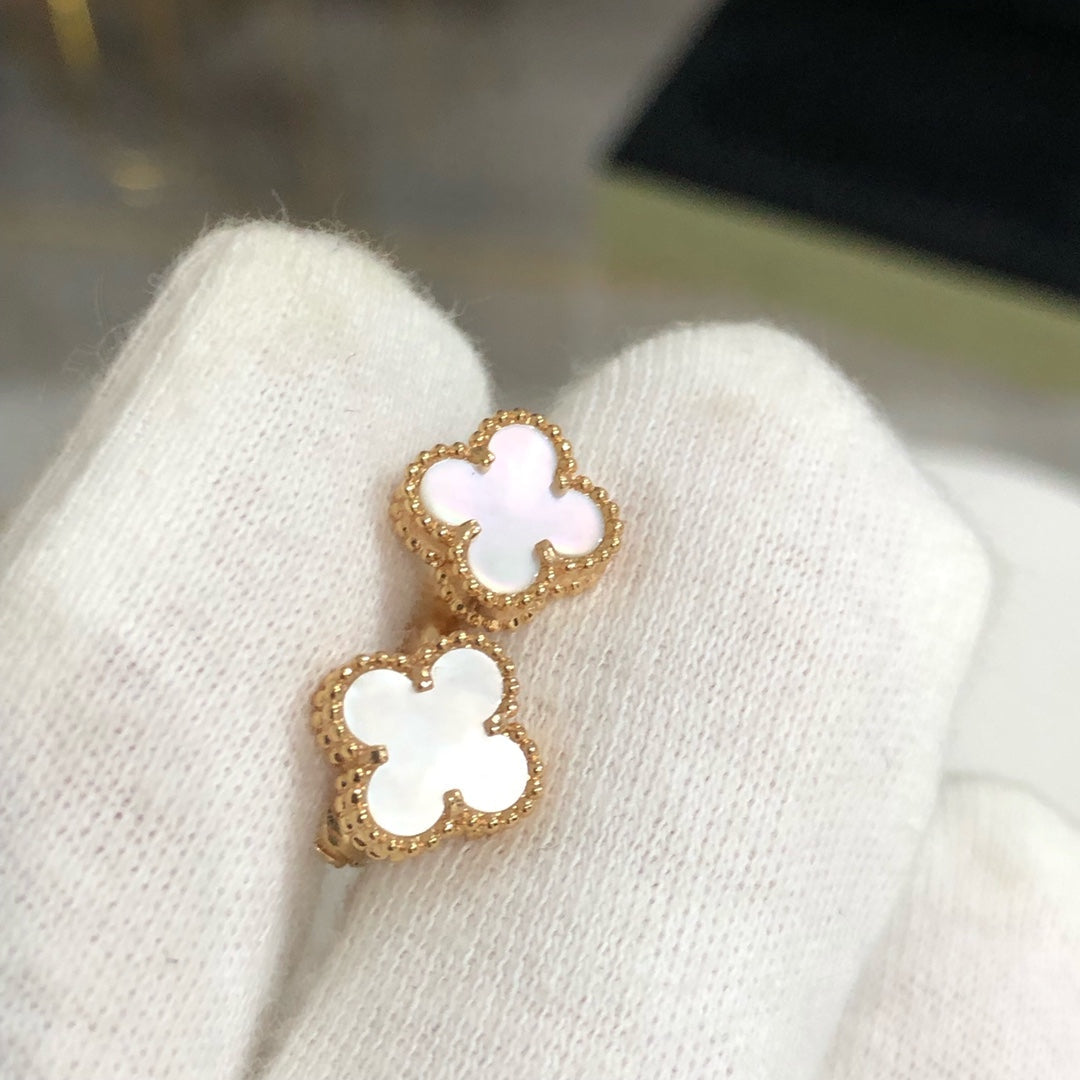 [Elowen jewelsry ]CLOVER MINI GOLD EARRINGS