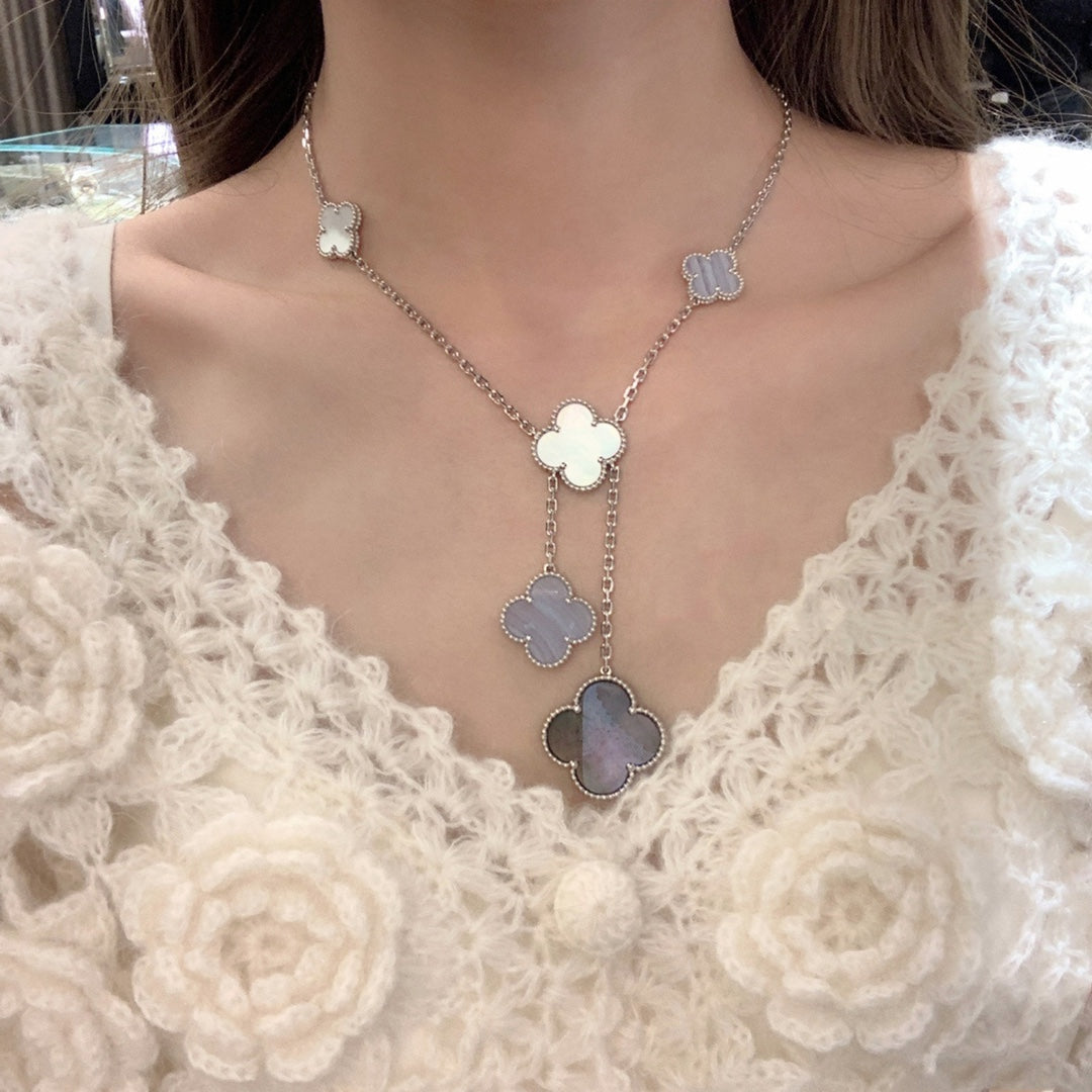 {
  "Elowen jewelsry": "Elowen ジュエリー",
  "CLOVER MOP CHALCEDONY NECKLACE SILVER 6 MOTIF": "クローバー マザーオブパール カルセドニー ネックレス シルバー 6モチーフ"
}