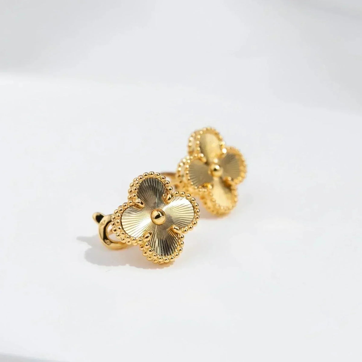 [Elowen jewelry] クローバー ミディアム 1モチーフ レーザーピアス