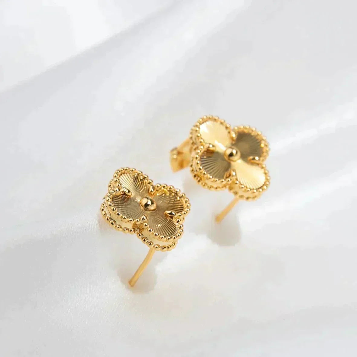 [Elowen jewelry] クローバー ミディアム 1モチーフ レーザーピアス
