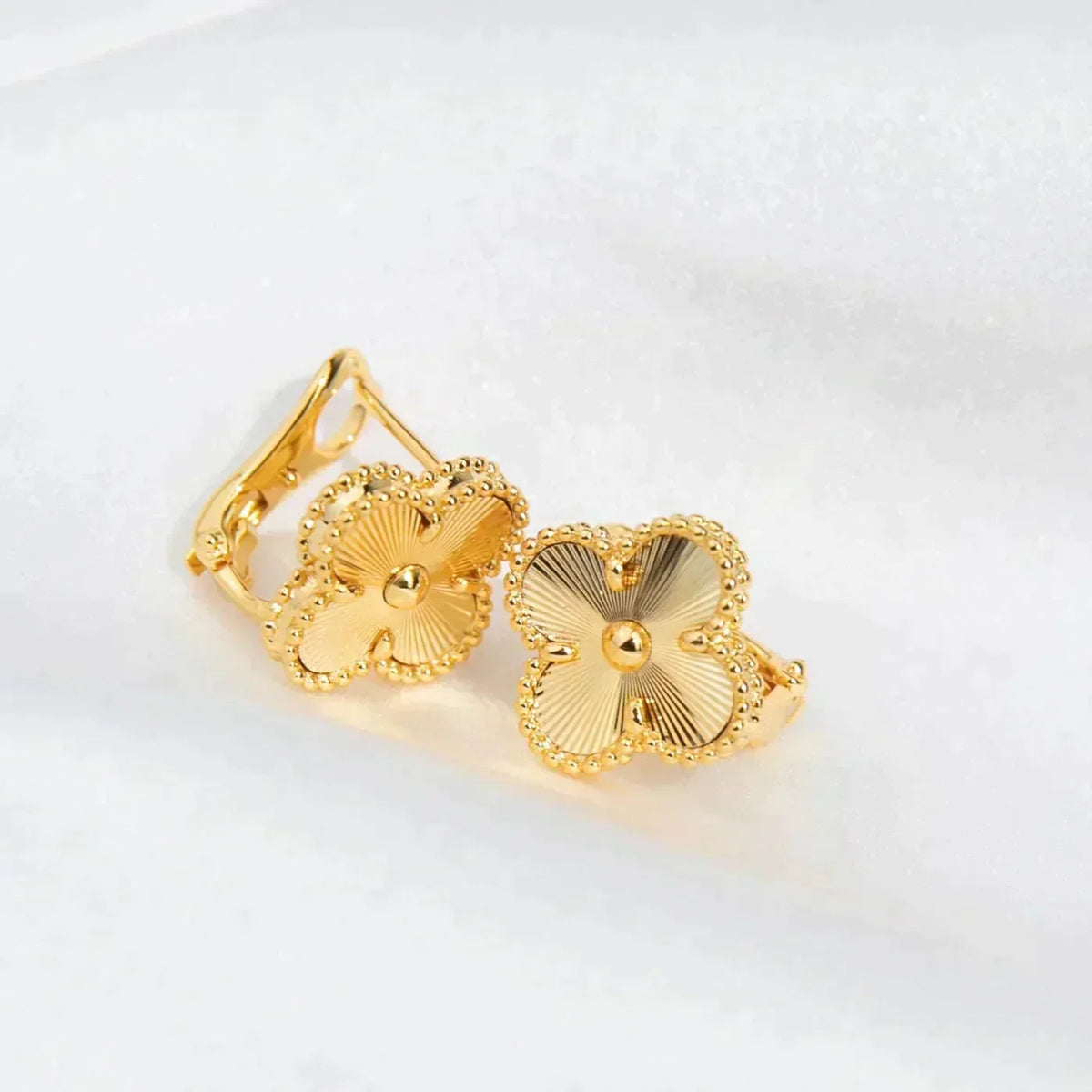 [Elowen jewelry] クローバー ミディアム 1モチーフ レーザーピアス