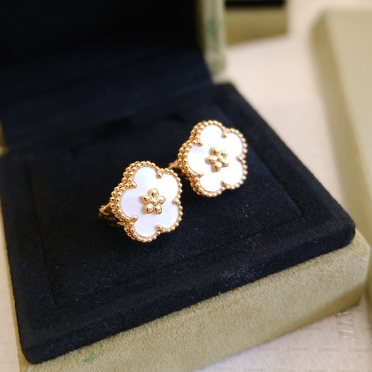 {
  "Elowen jewelsry": "Elowen Schmuck",
  "LUCKY PINK GOLD WHITE MOP EARRINGS": "LUCKY OHRRINGE IN ROSÉGOLD MIT WEISSEM PERLMUTT"
}