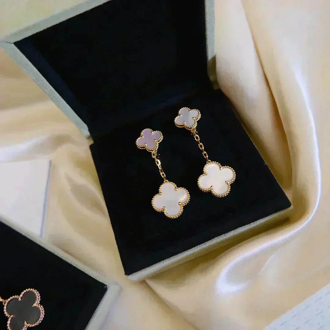 [Elowen jewelsry ]CLOVER 2 MOTIF WHITE MOP EARRINGS
