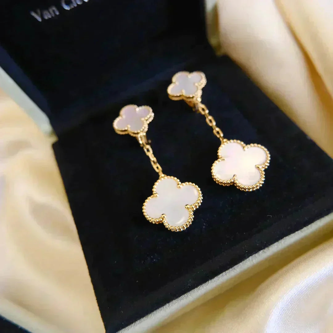 [Elowen jewelsry ]CLOVER 2 MOTIF WHITE MOP EARRINGS