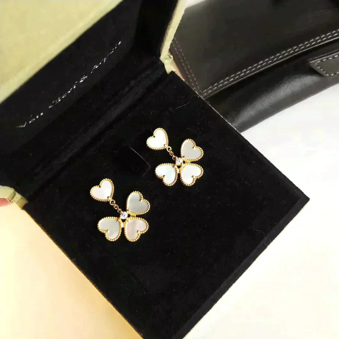 [Elowen jewelsry ]CLOVER SWEET WHITE MOP EARRINGS