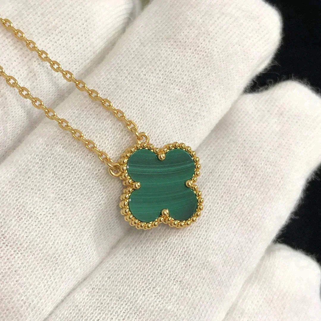 [Elowen Schmuck] CLOVER 15MM MALACHIT EINZELBLÜTEN-HALSKETTE