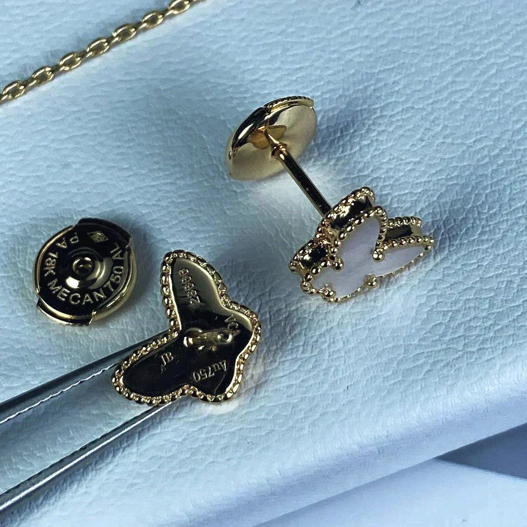 {
  "Elowen jewelsry": "Elowen ジュエリー",
  "SWEET BUTTERFLY MOP EARSTUDS": "スウィートバタフライ MOP ピアス"
}