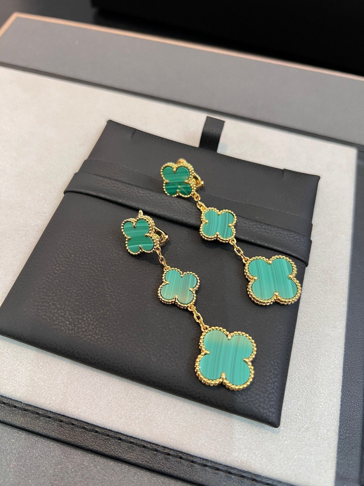 [Elowen Schmuck] KLEEBLATT MALACHIT 3 MOTIVE GOLD