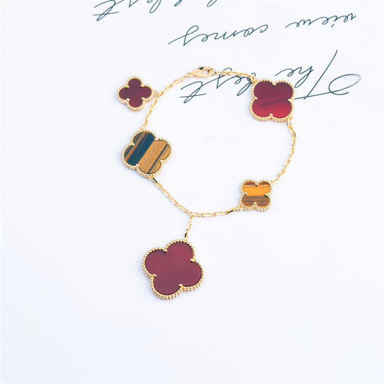 {
  "Elowen jewelsry": "Elowen ジュエリー",
  "CLOVER BRACELET 5 MOTIFS CARNELIAN TIGER EYE": "クローバーブレスレット 5モチーフ カーネリアン タイガーアイ"
}