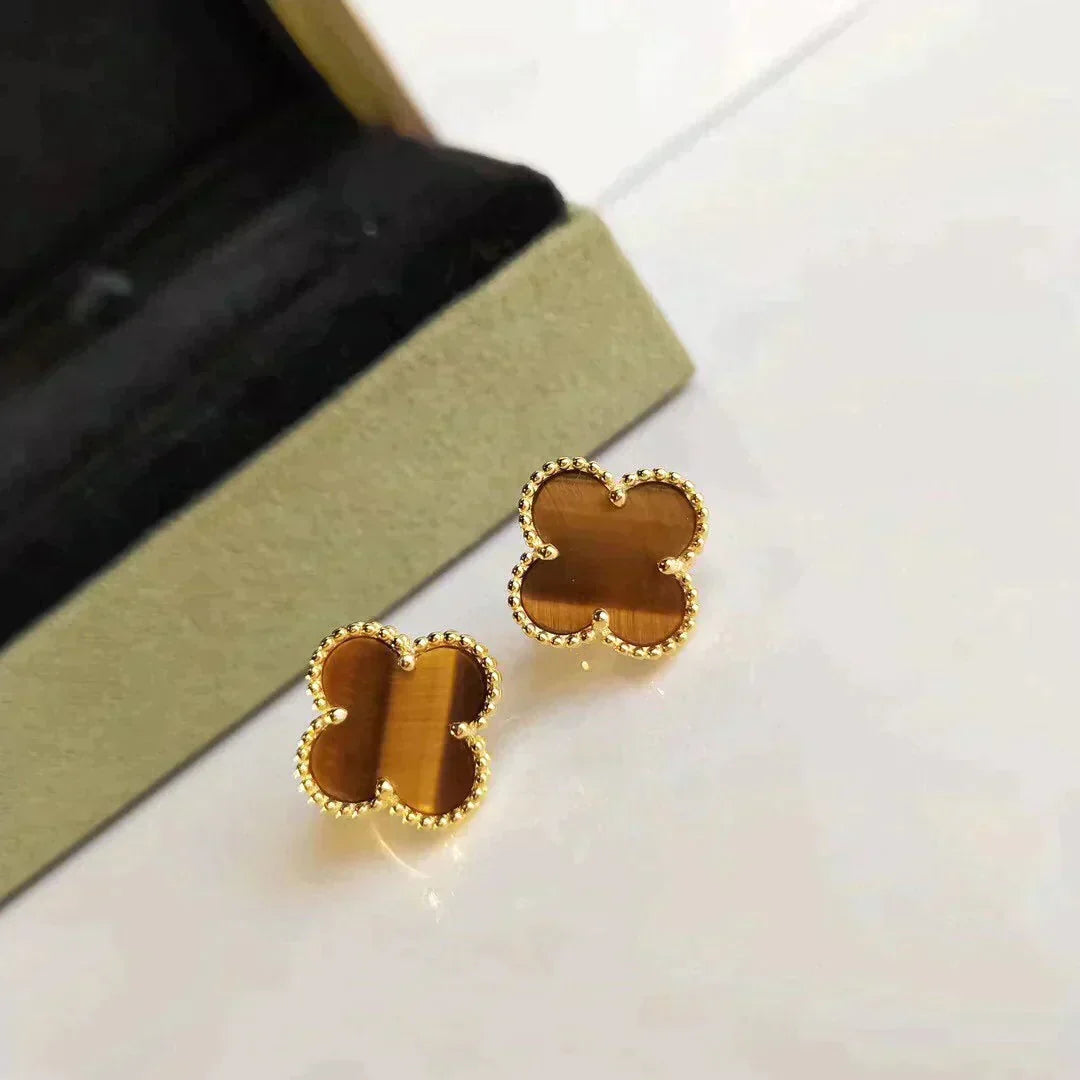{
  "Elowen jewelsry": "Elowen ジュエリー",
  "CLOVER MEDIUM 1 MOTIFS TIGER EYE EARRINGS": "クローバー ミディアム 1モチーフ タイガーアイ イヤリング"
}