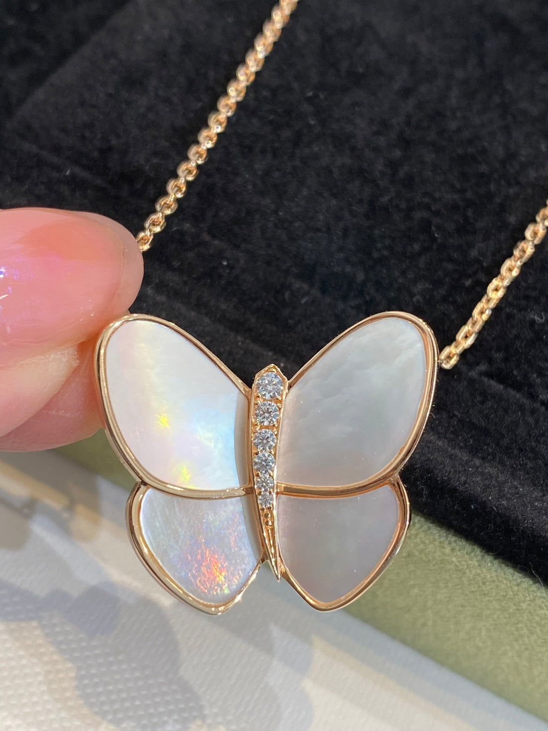 [Elowen jewelsry ]BUTTERFLY GOLD MOP DIAMOND NECKLACE