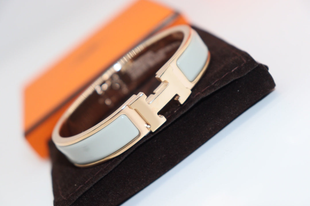 [Elowen jewelsry ]H LIGHT BLUE BRACELET