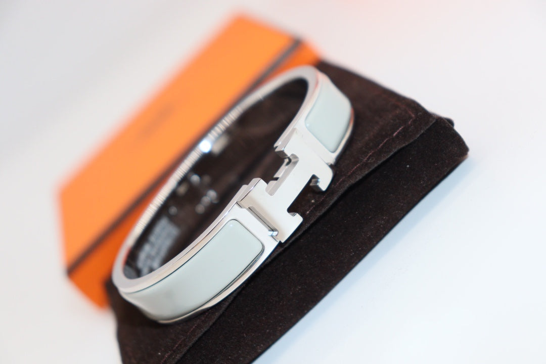 [Elowen jewelsry ]H LIGHT BLUE BRACELET