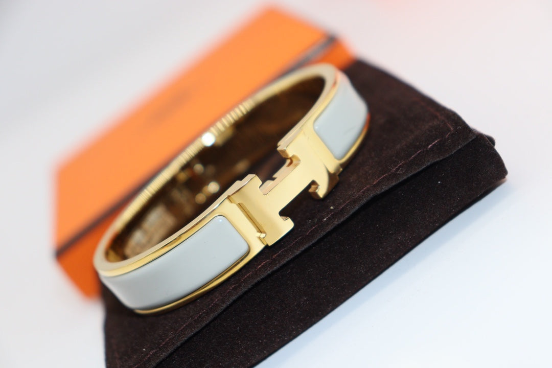 [Elowen jewelsry ]H LIGHT BLUE BRACELET